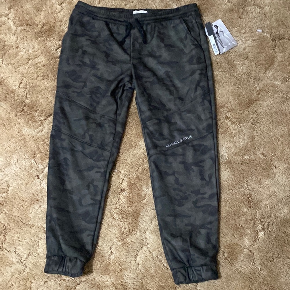 Brand: Kendall & Kylie
Size: 2X
Color: camo